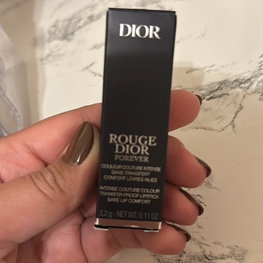 DI0R transfer proof lipstick